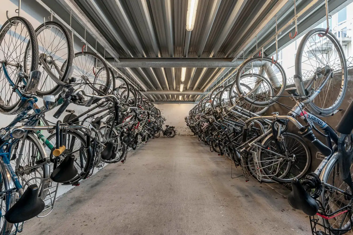 Centraal gelegen en moderne studentenkamer met eigen sanitair en een slaapverdiep! foto 14