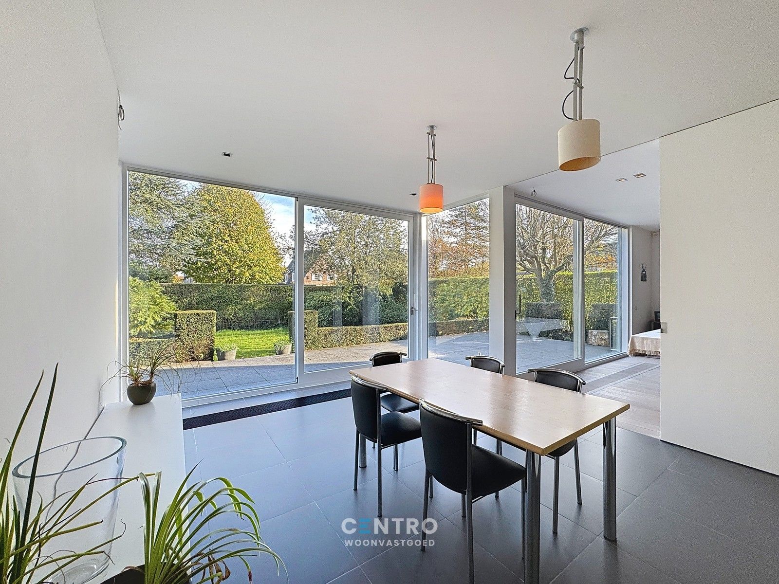 Karaktervolle villa met 5 slpks, praktijkruime en ZUIDgerichte tuin in 't Motje! foto 9