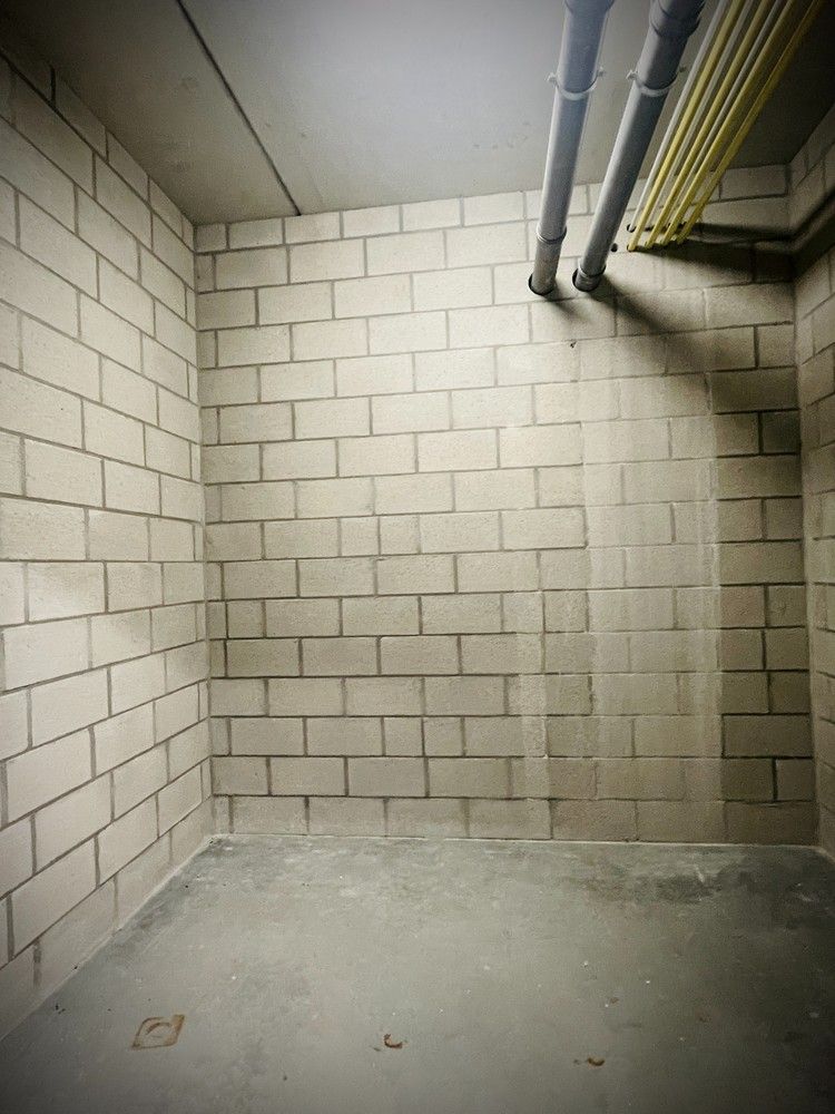 Modern 1 slpk. appartement op wandelafstand van het station en stadscentrum van Genk, met als extra troeven een apart ingericht bureau en groot terras met prachtig zicht. foto 12