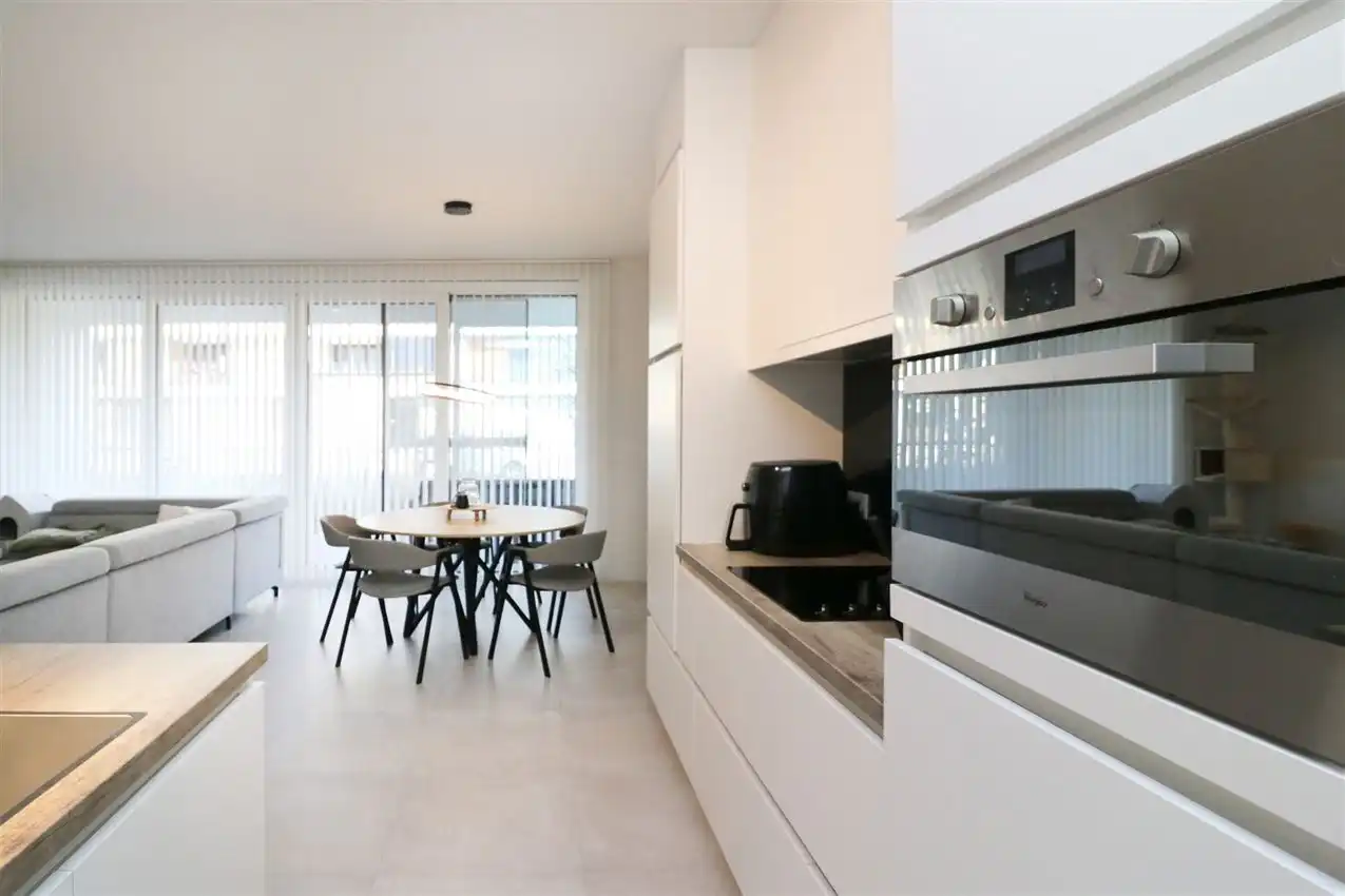 Gelijkvloers app., twee slpk, zonnig terras in centrum foto 15