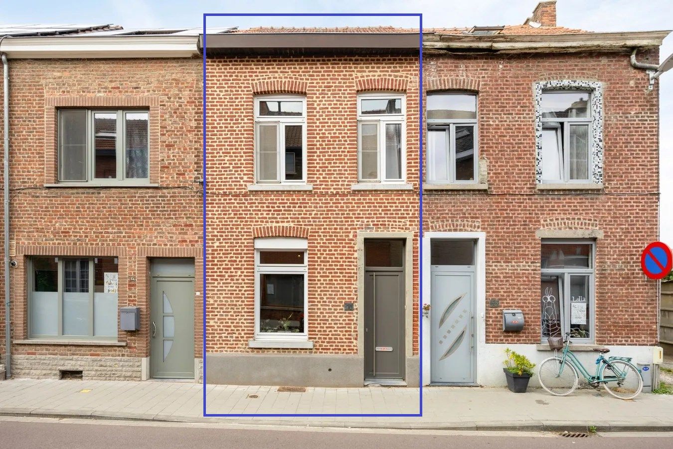 Instapklare rijwoning met 3 slaapkamers en prachtige ruime tuin met terras op topligging foto 1