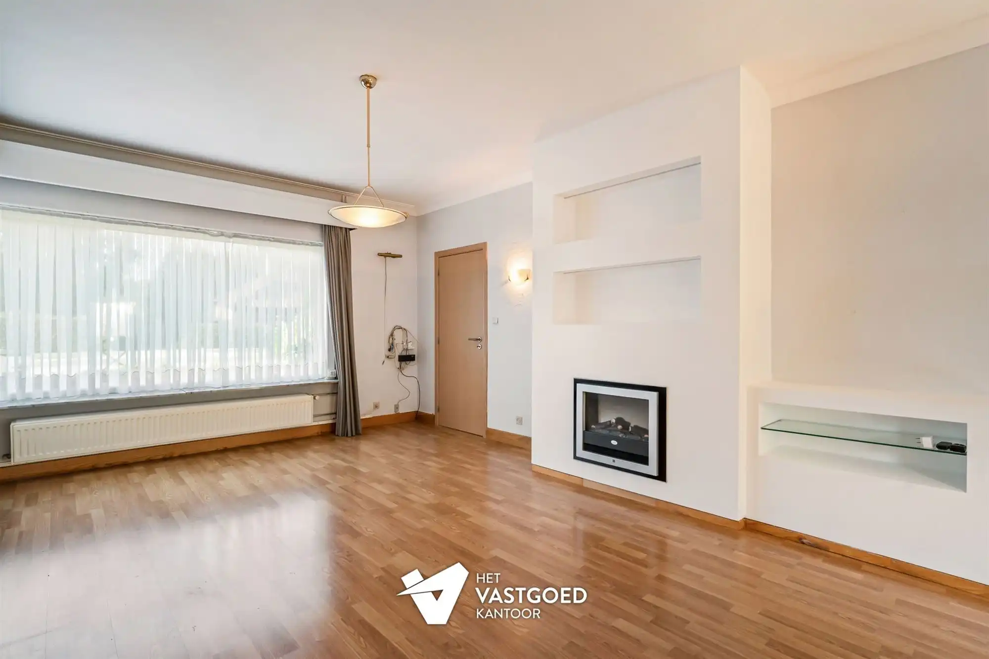 INSTAPKLARE WONING MET LEUKE TUIN EN GARAGE foto 6