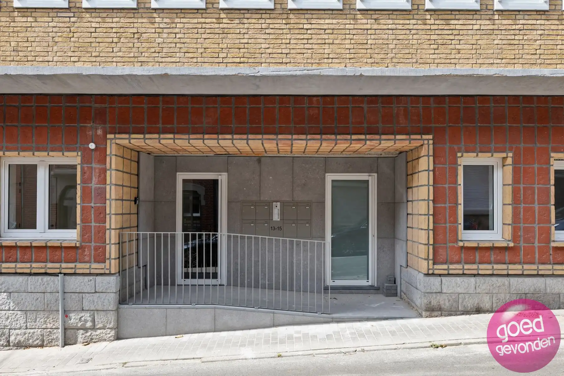 NIEUW APP - 1of2 SLK - TERRAS - KELDER - CENTRUM - GEEN BTW foto 2