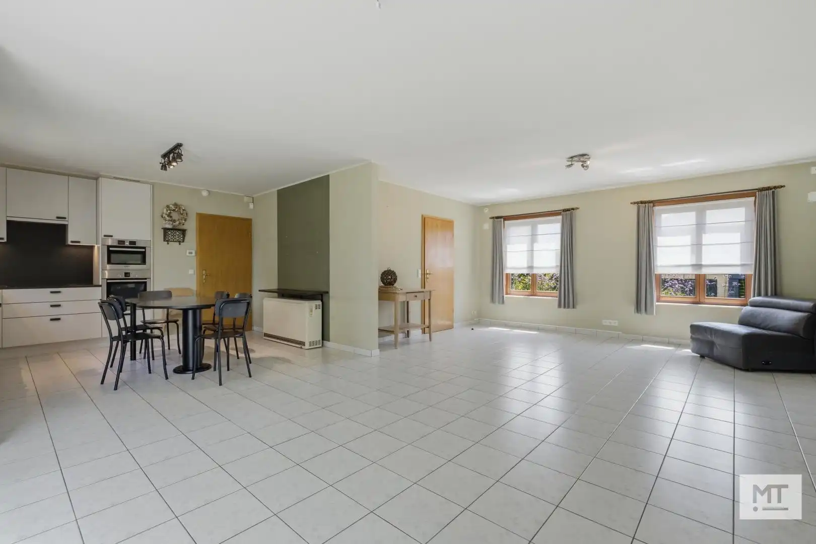 Alleenstaande woning met 4 slaapkamers, zonnige tuin en garage op de Molenhoek foto 6