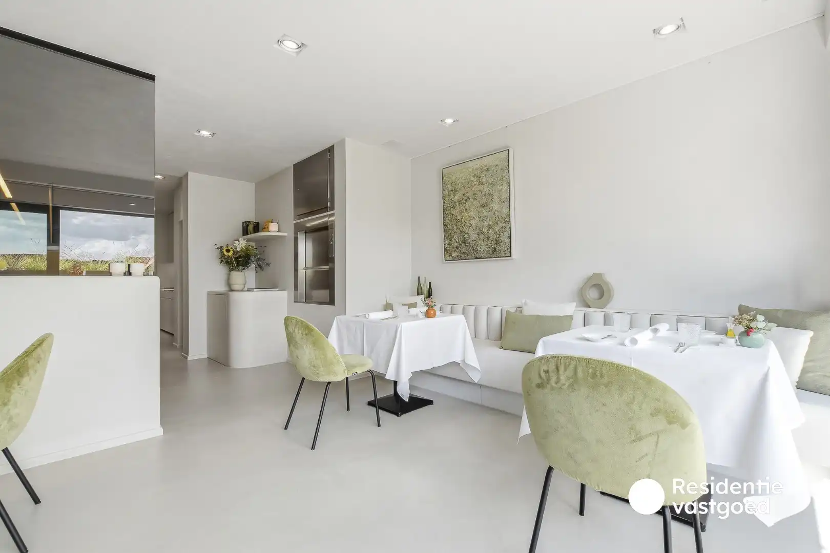 Wonen boven, ondernemen beneden: volledig gerenoveerd restaurant met luxueuze woonst in hartje De Haan foto 26