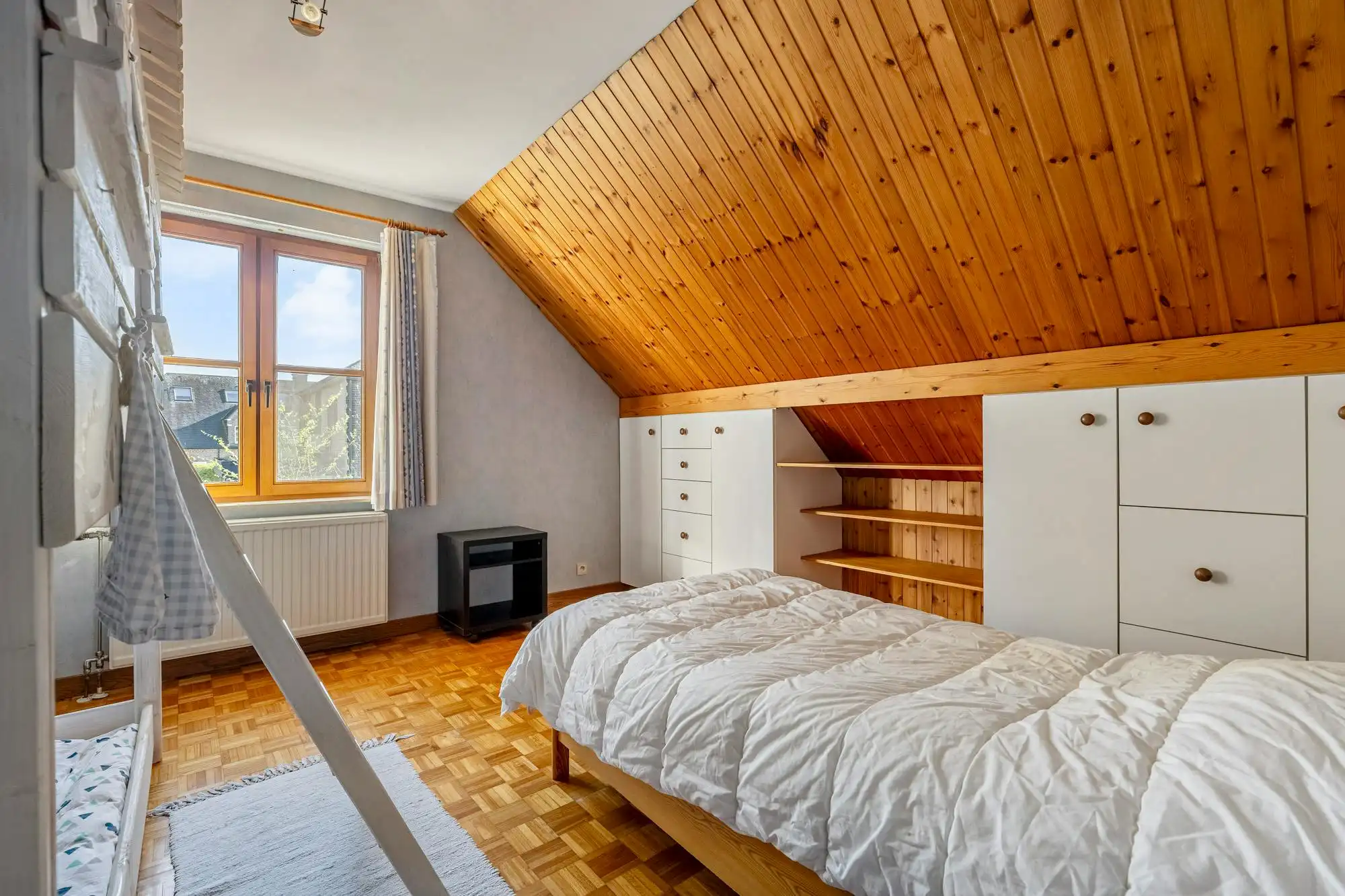 Ruime gezinswoning met praktijkruimte, 5 slaapkamers op 36a57ca centrum Diepenbeek foto 23