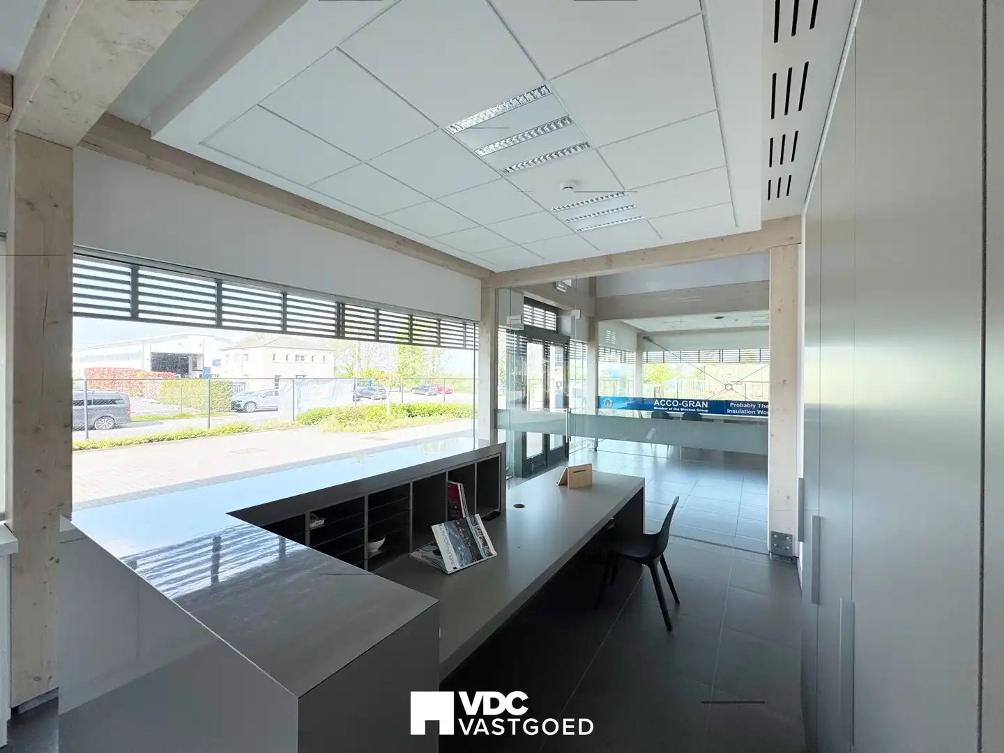 Representatief bedrijfscomplex met kantoren, dubbele industriehal, vergaderfaciliteiten, woongelegenheid en zonnepanelen foto 12