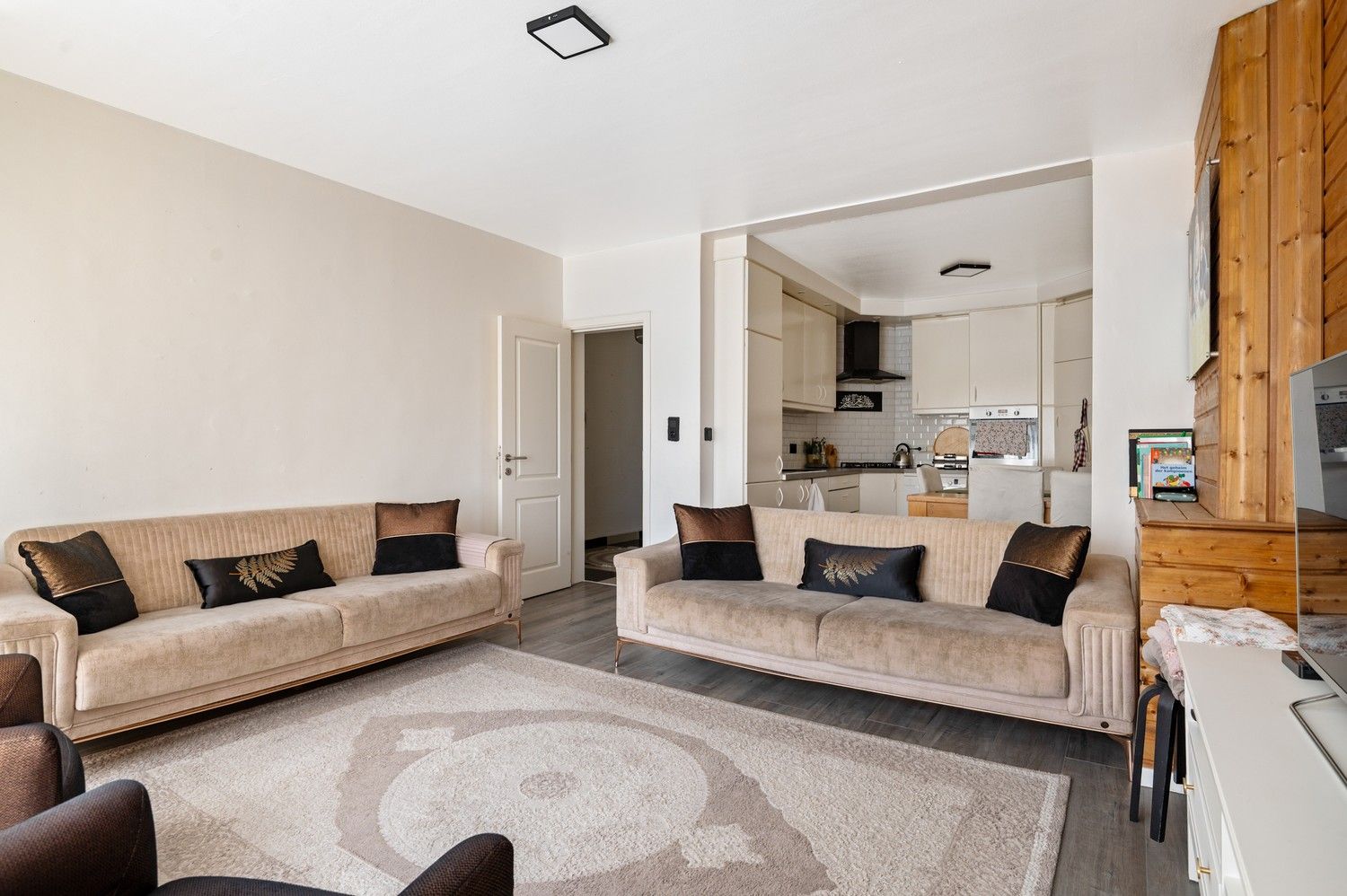 Instapklaar lichtrijk appartement met 2 slaapkamers te Deurne foto {{pictureIndex}}