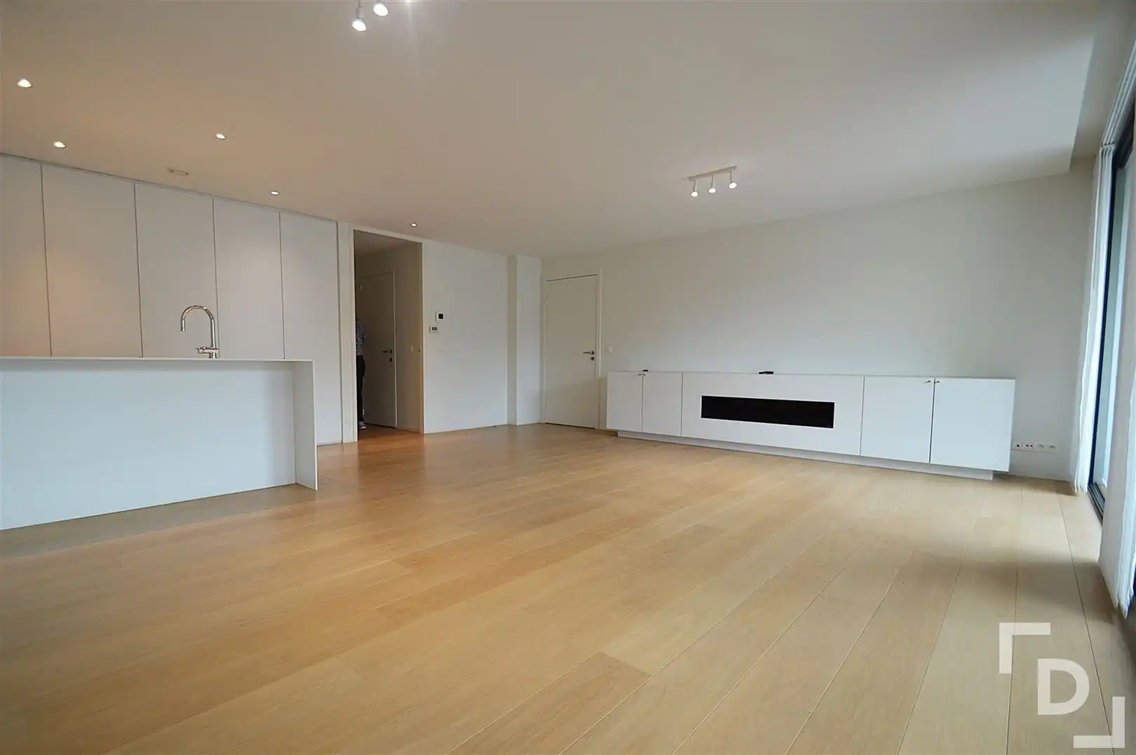 Prachtig afgewerkt appartement op de Grote Markt in Poperinge. foto 2