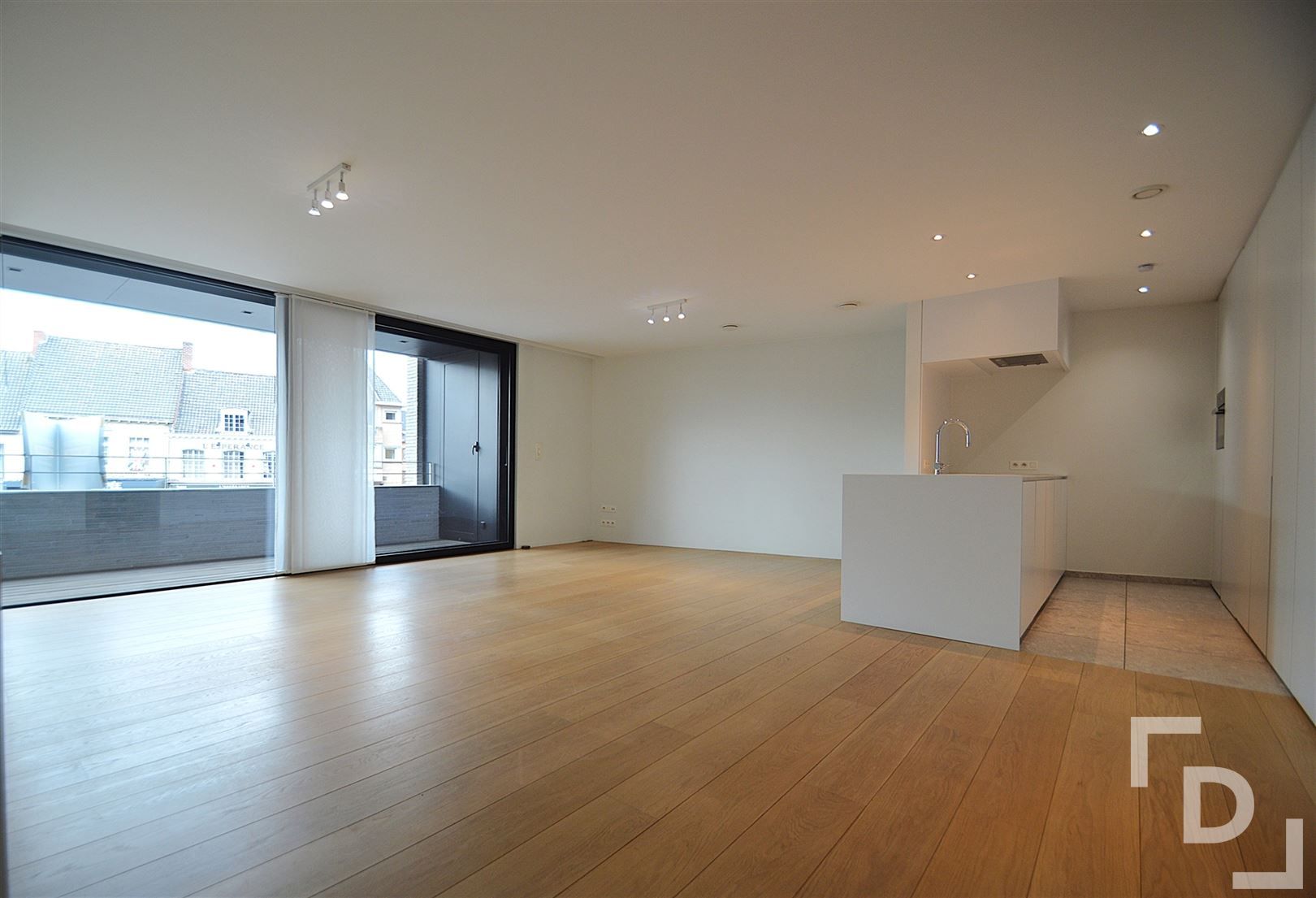 Prachtig afgewerkt appartement op de Grote Markt in Poperinge. foto 2