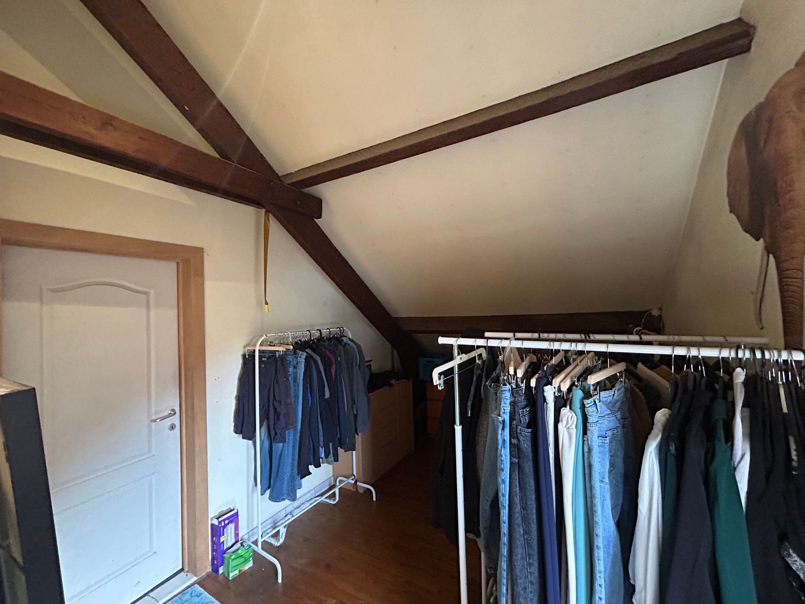 Op te frissen/ te renoveren woning nabij verbindingswegen foto 10