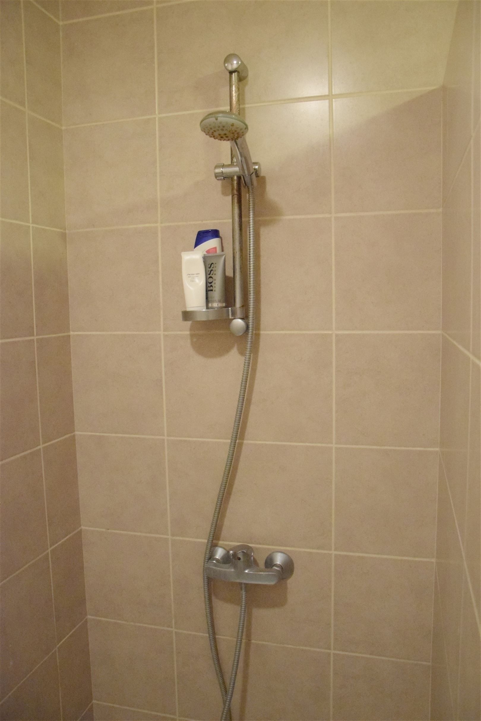 Aan de stadsrand, lichtrijk appartement met garage foto 7