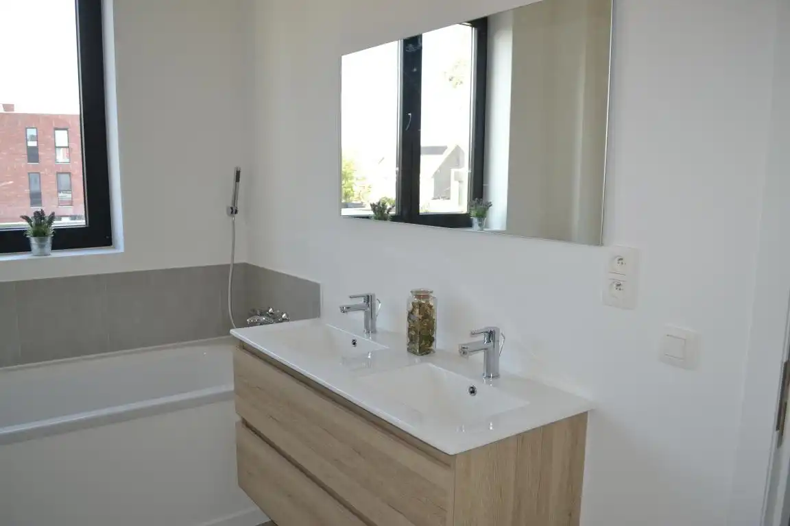 Gerenoveerde woning - Centrale ligging en instapklare staat! foto 9