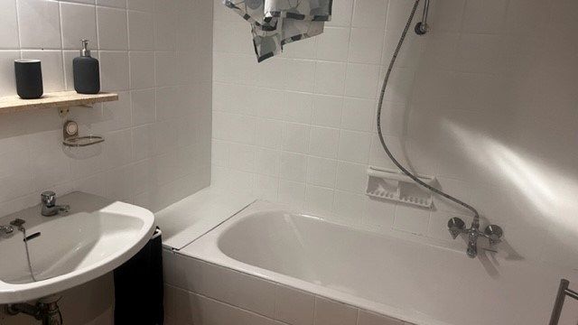 Zonnige studio met prachtig lateraal zeezicht op sublieme ligging foto 9