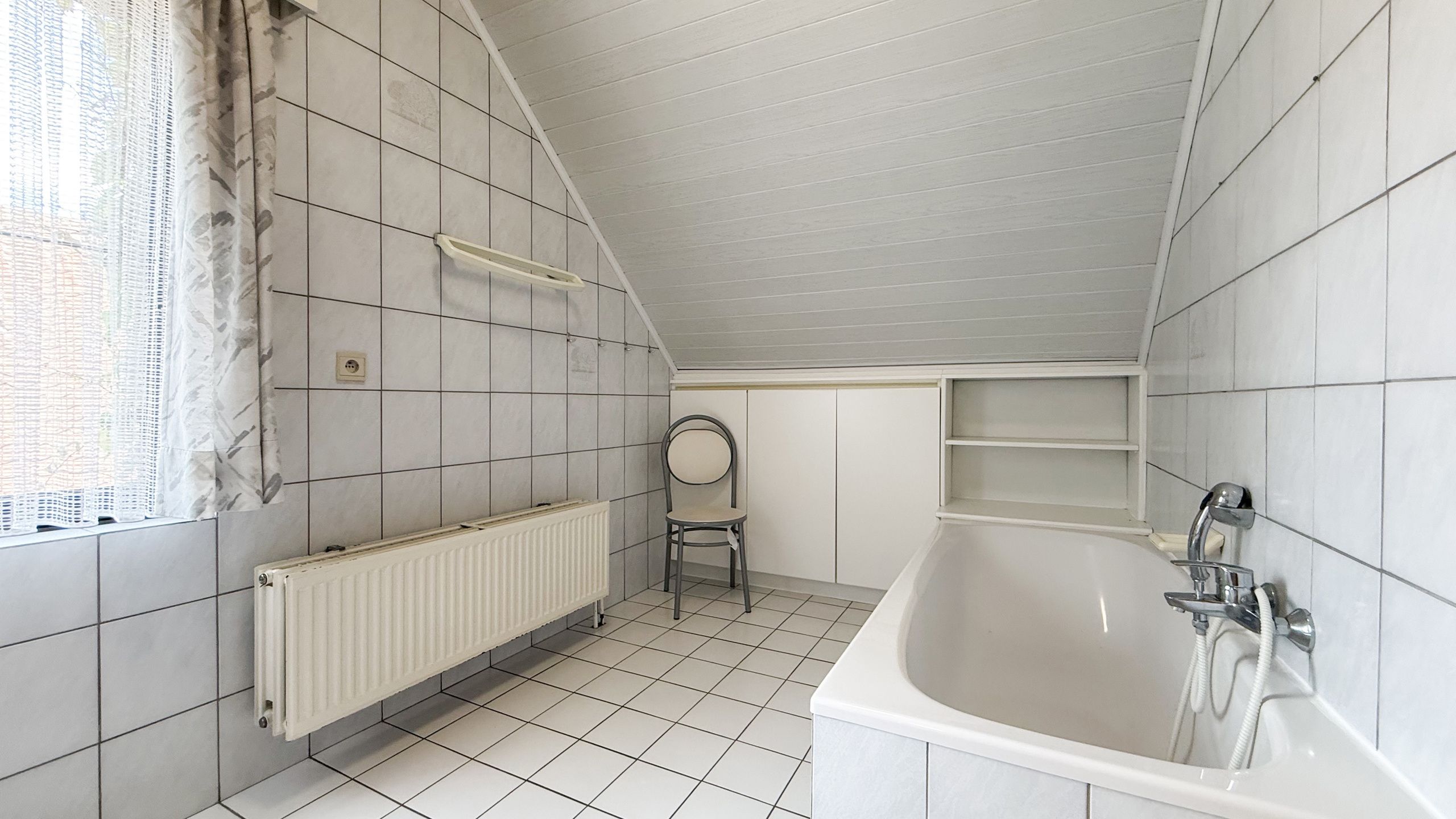 Ruime gezinswoning met 4 tot 5 slpkms en grote omheinde tuin! foto 22
