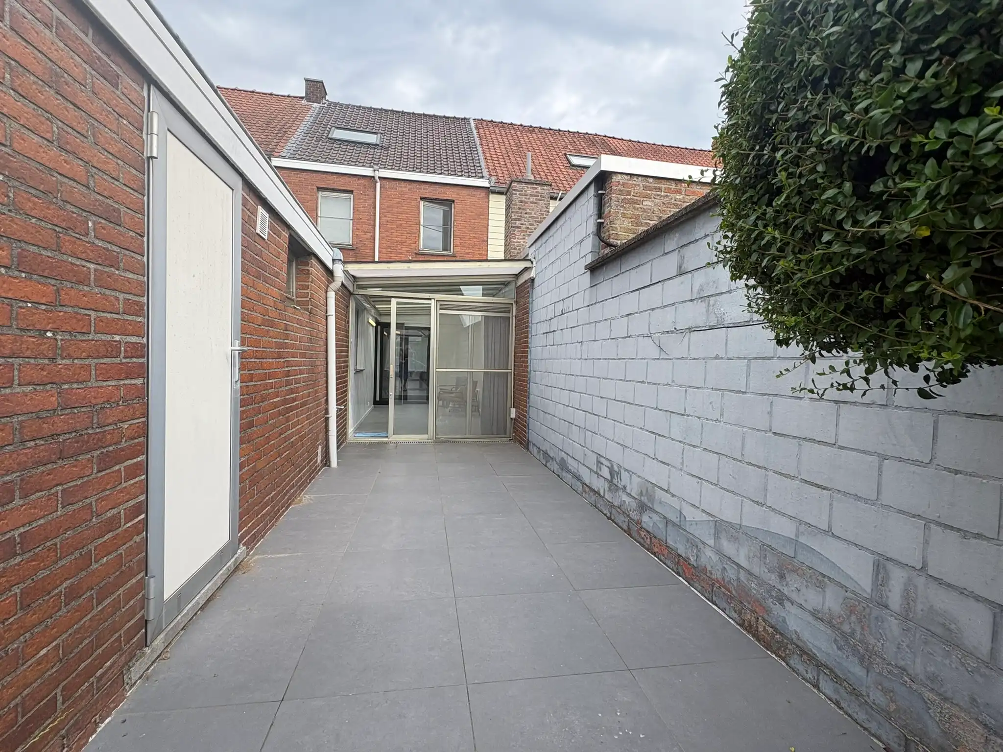 Ruime rijwoning met 3 slaapkamers, garage en tuin foto 11