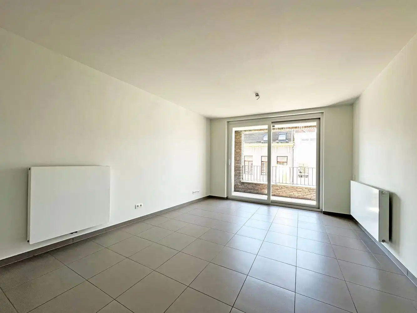 Appartement met 2 slaapkamers en terras te Antwerpen! foto 3