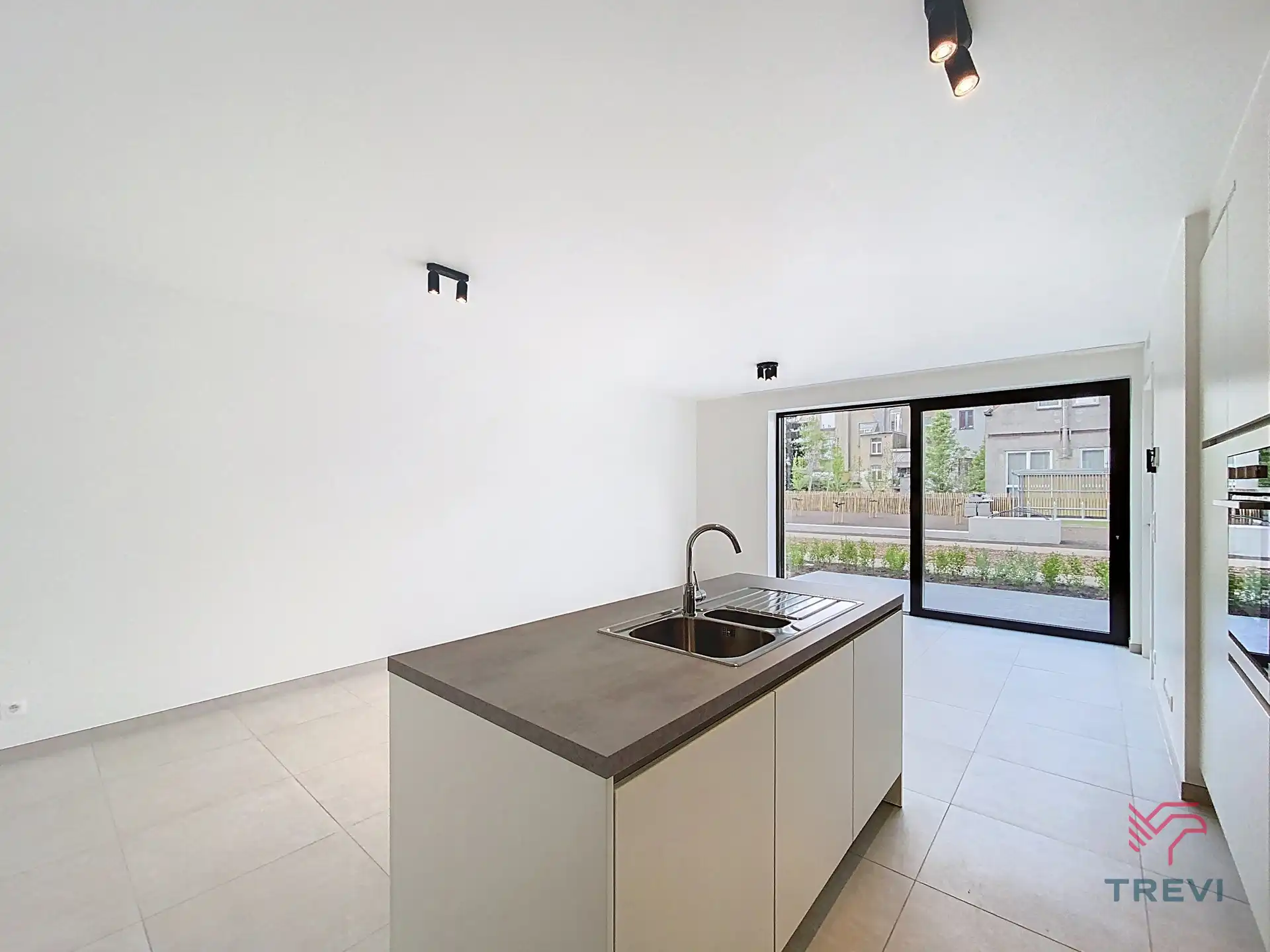 Nieuw huis met 3 slaapkamers en exterieur foto 2