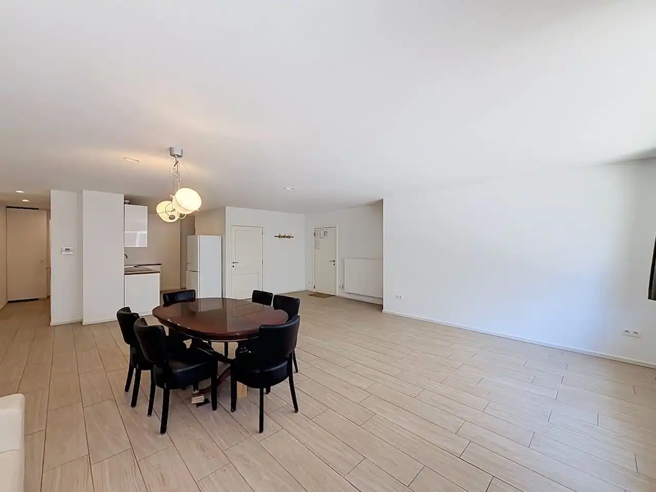 Buitengewoon ruim gelijkvloers appartement met 3 slaapkamers en hobbyruimte foto 6