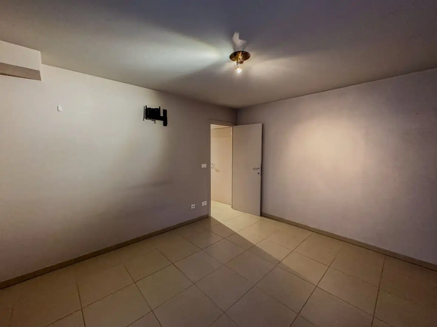 Gelijkvloers appartement met 2 slaapkamers in het centrum. foto 4