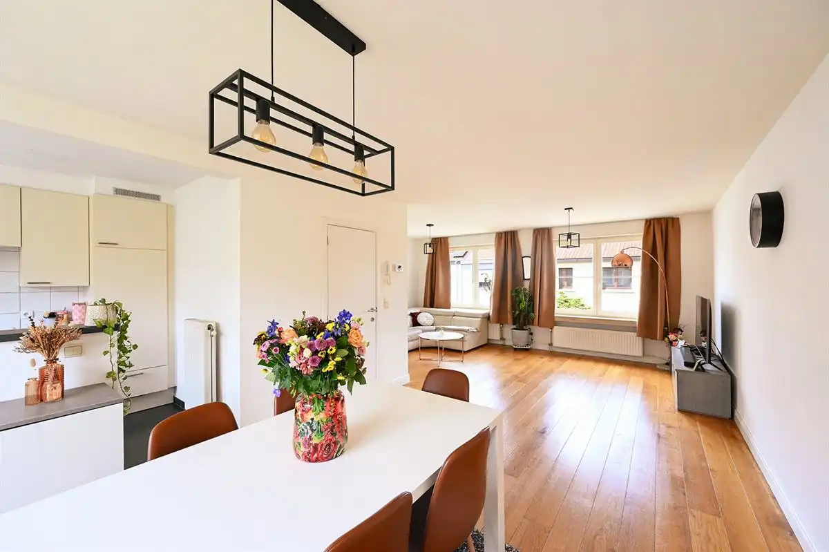 Rustig gelegen bel-etage woning foto 3