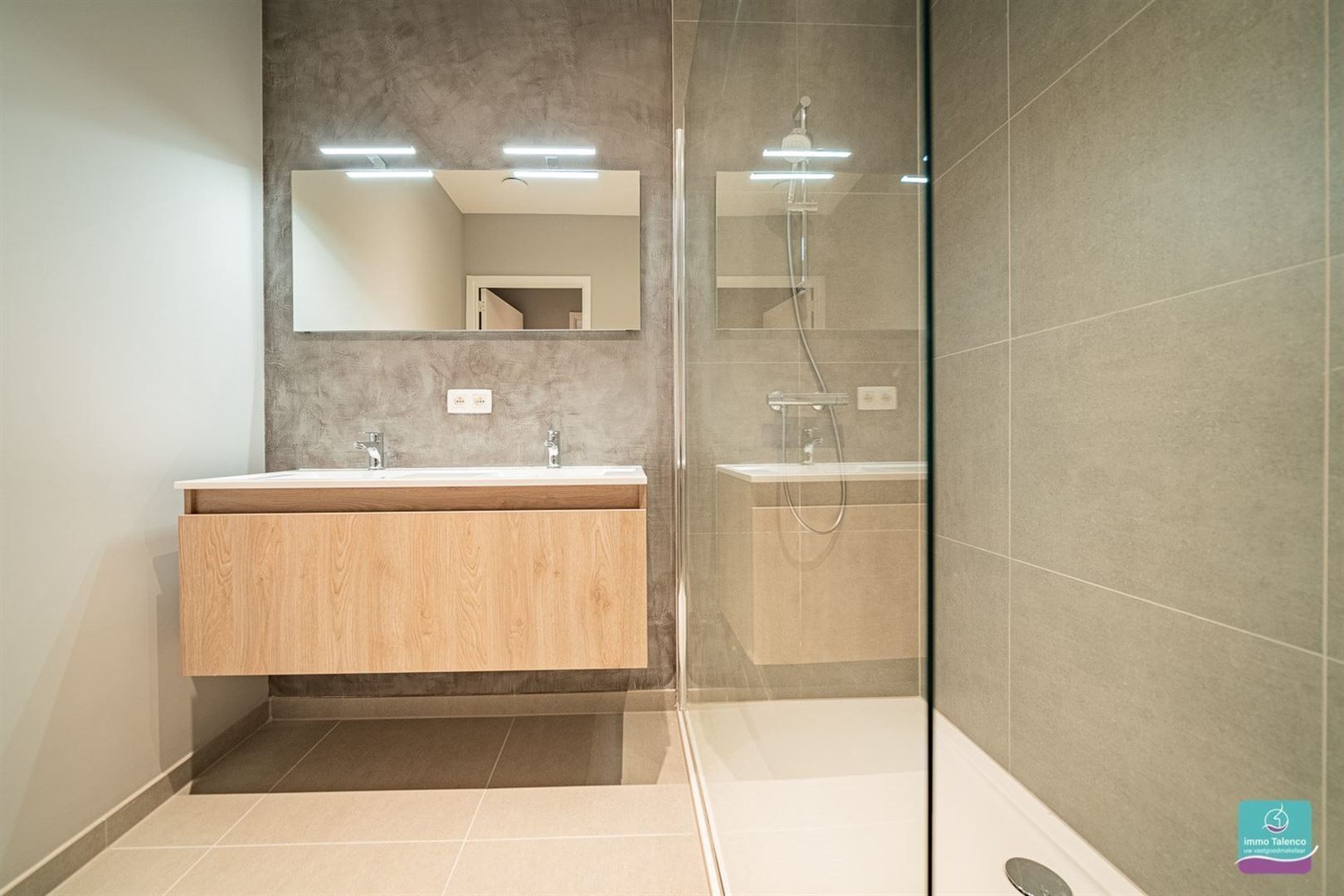 App 1 slpk met dressing/bureau, terras en autostaanplaats foto 7