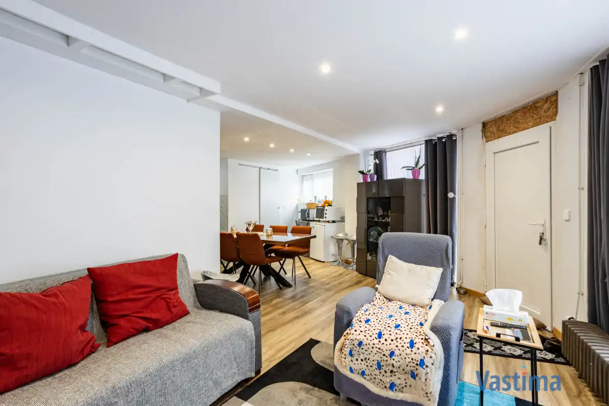 Uniek pand bestaande uit 2 woongelegenheden, garage en buitenruimte foto 5