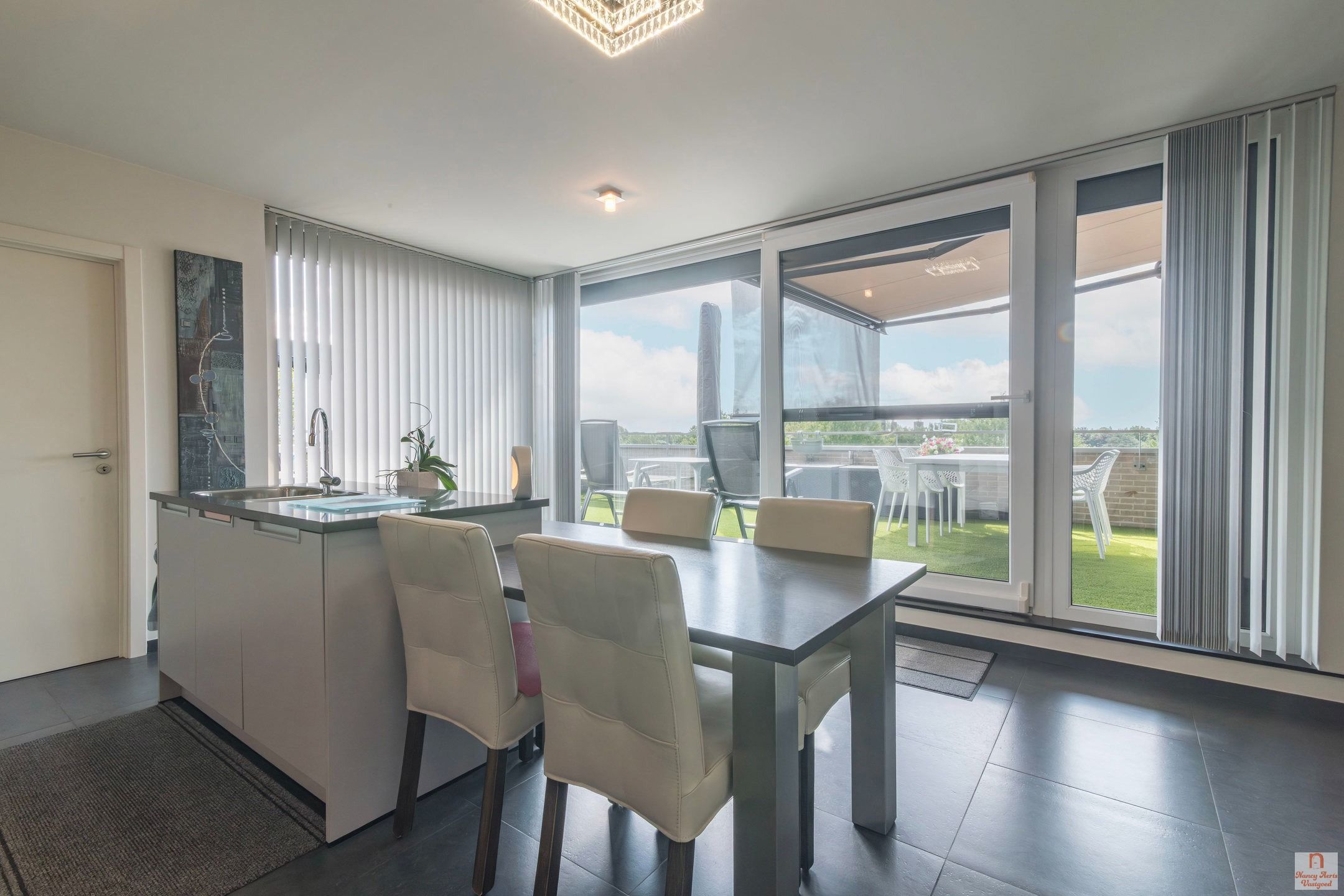 Elegant penthouse met zonneterras in hartje Beringen foto 9