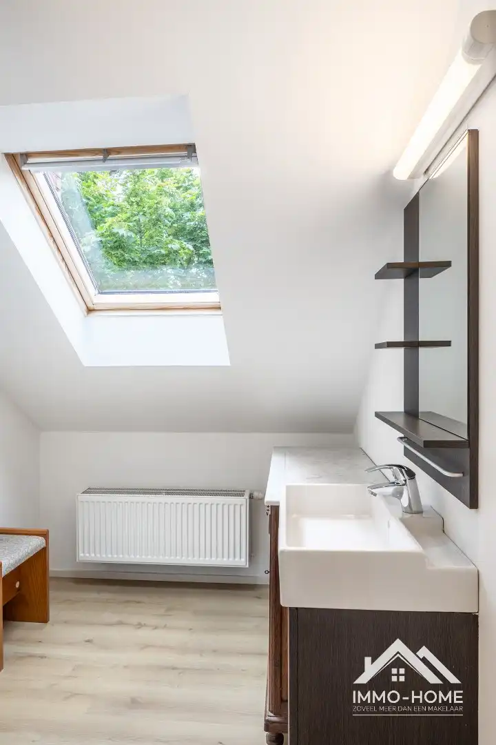 Opportuniteit ..reeds 2 gerenoveerde appartementen en in TOP staat!! foto 16