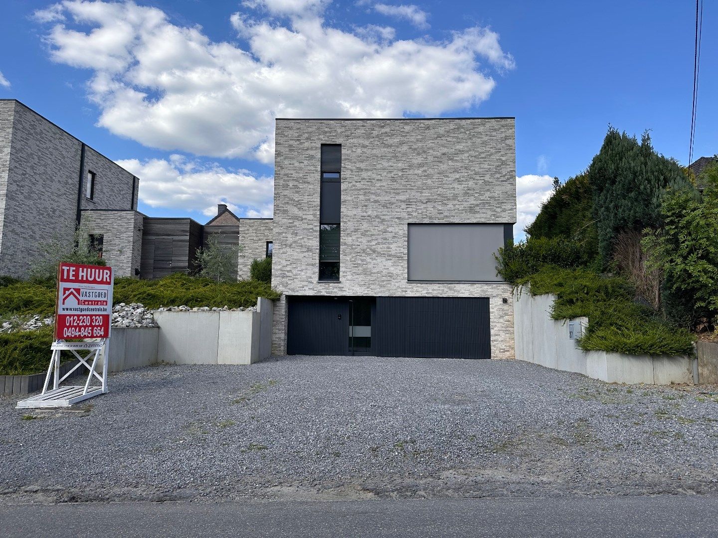 Ruime en moderne woning met luxueuze afwerking in Voeren foto {{pictureIndex}}