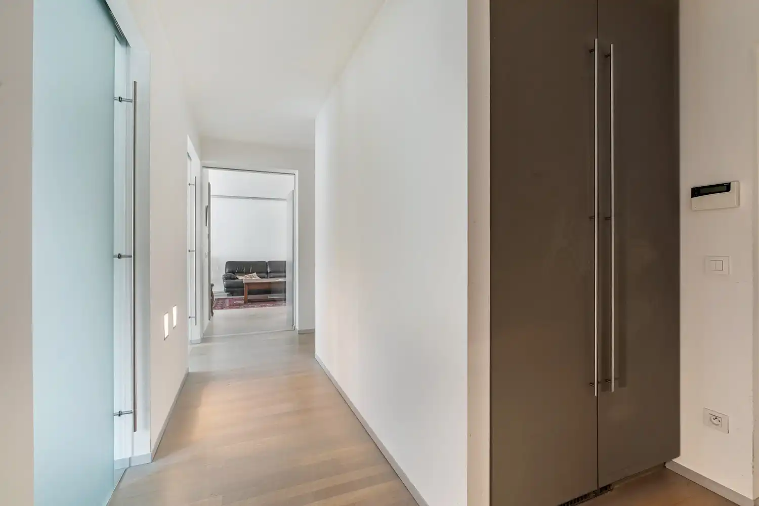 Ruim, modern en gelijkvloers appartement met 3 slaapkamers, een groot terras, 2 autostaanplaatsen en 2 kelders te centrum Leuven! foto 3