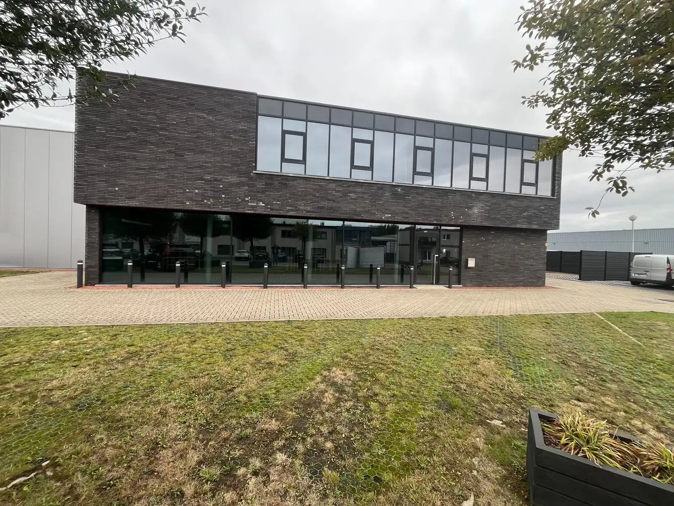 217m² kantoren + 696m² bedrijfshal foto 24