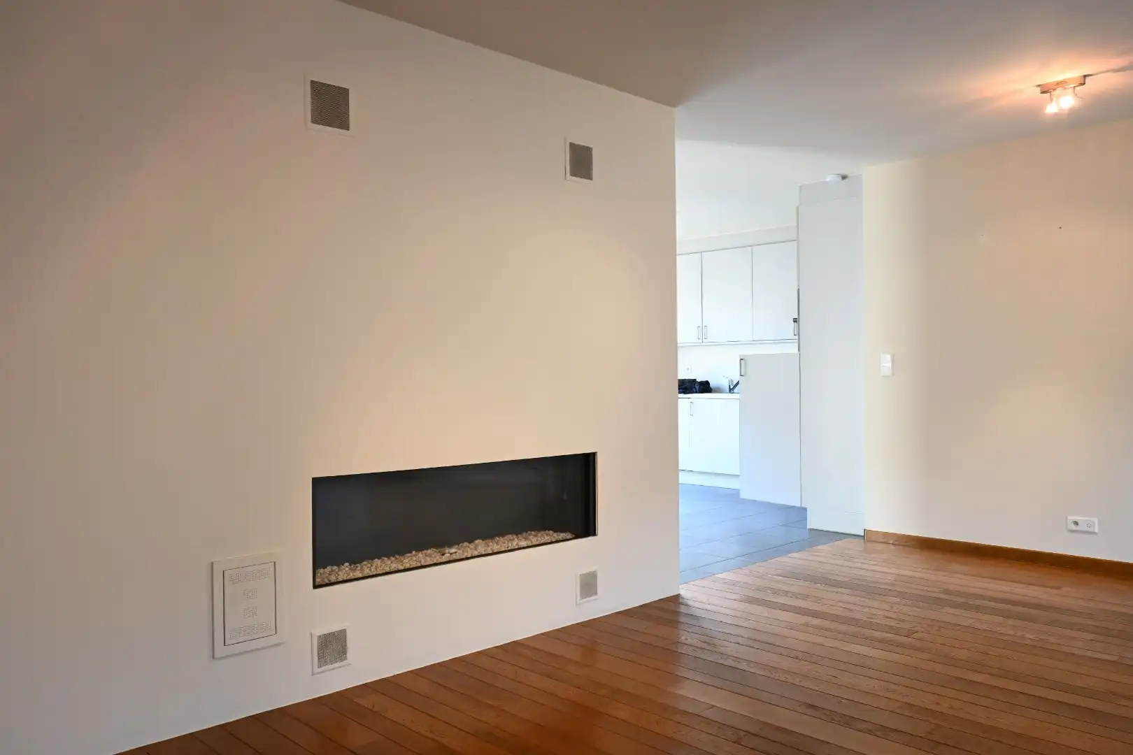 Degelijk 2-slaapkamer gelijkvloersappartement met autostandplaats + in hartje Bilzen foto 5