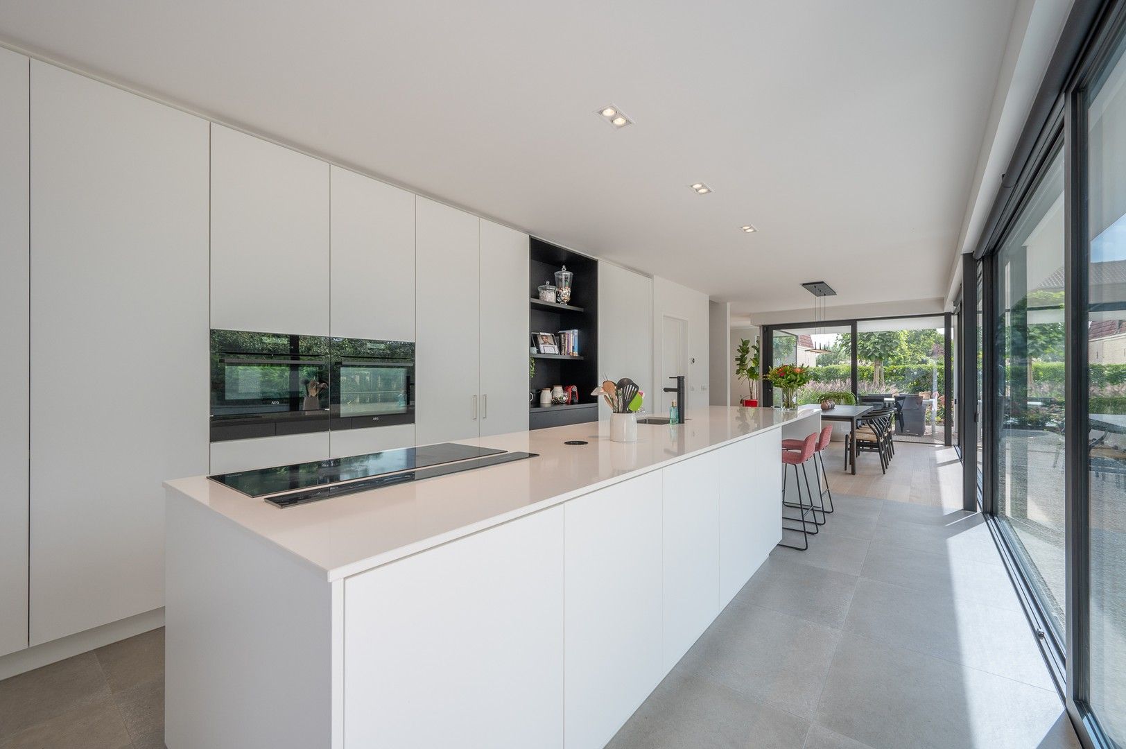 Prachtige hedendaagse villa met zonnige tuin en terrassen op fietsafstand van de zee. foto 10