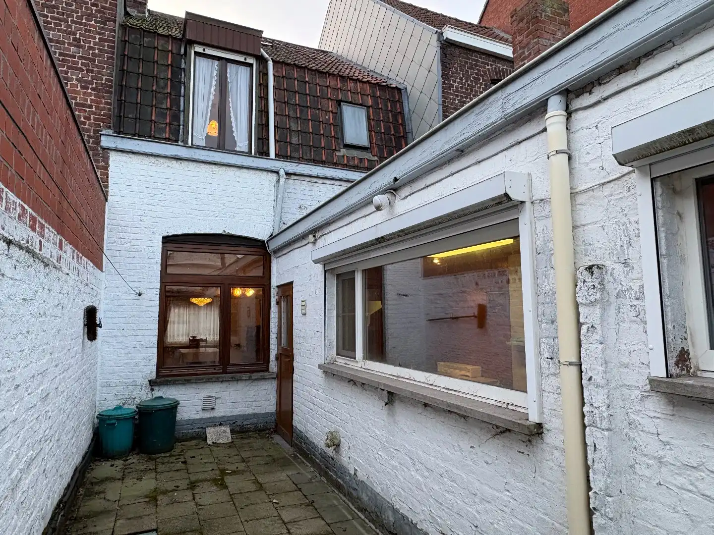 Te renoveren woning te koop in Harelbeke met uitweg.  foto 10