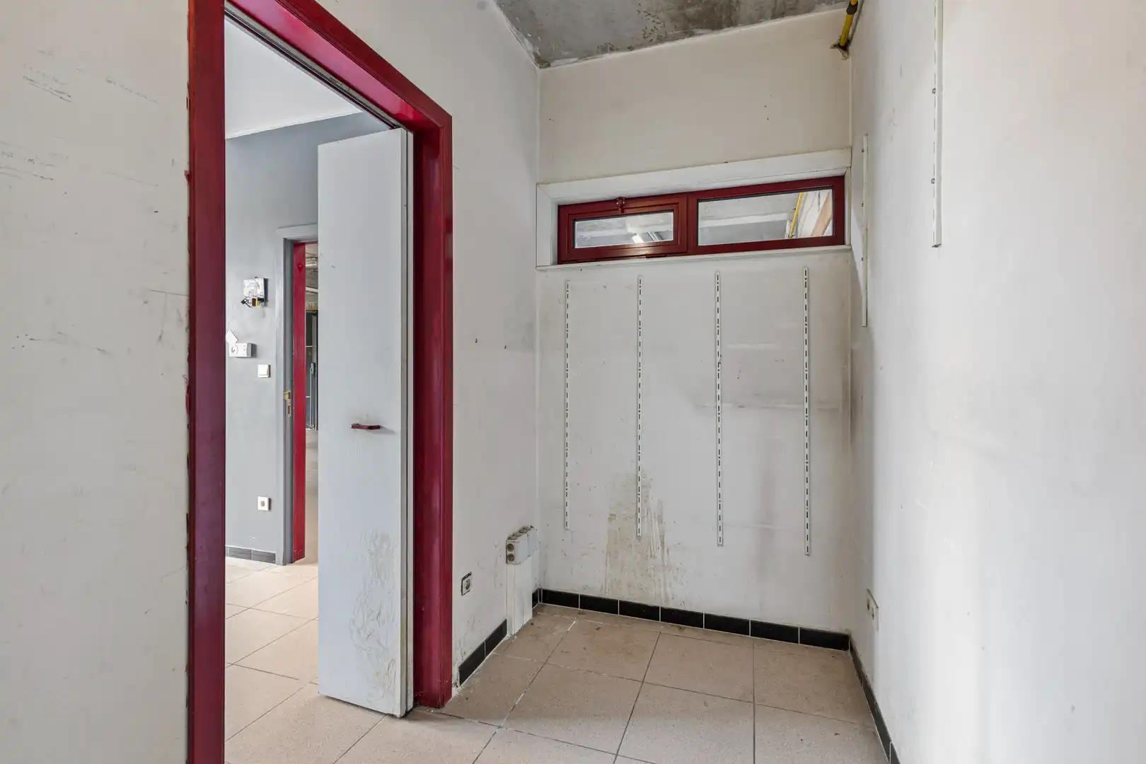 Handelspand met groot appartement foto 9