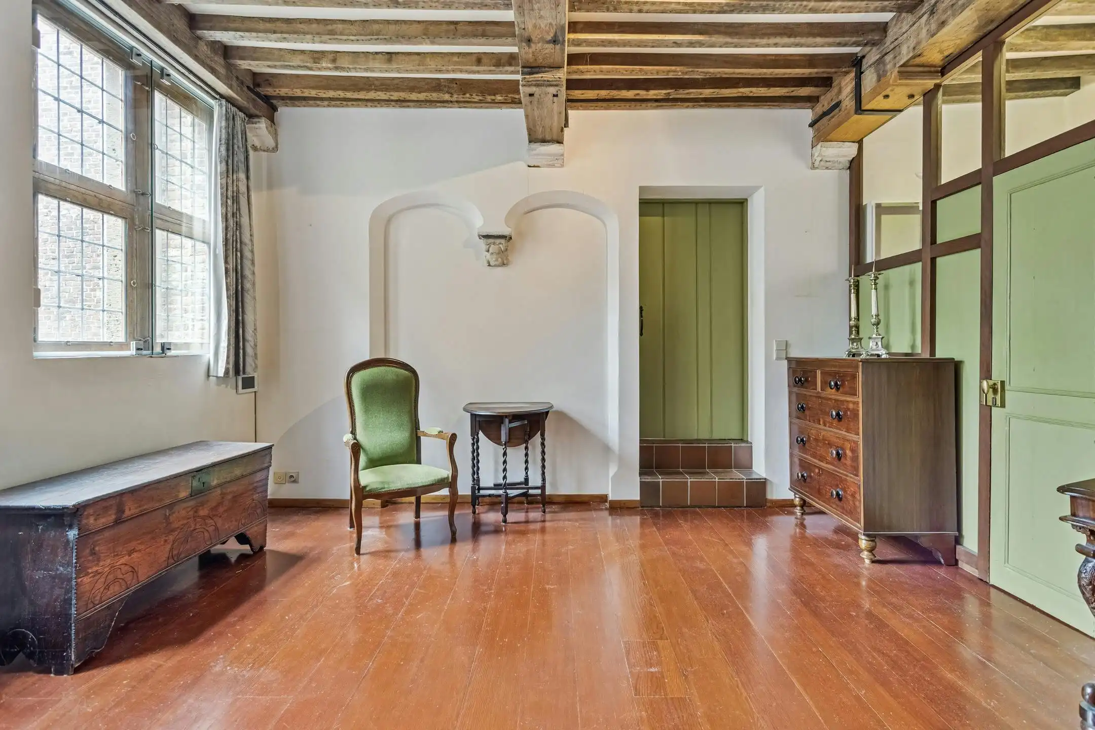Karaktervol herenhuis met houten gevel te koop in Brugge foto 8