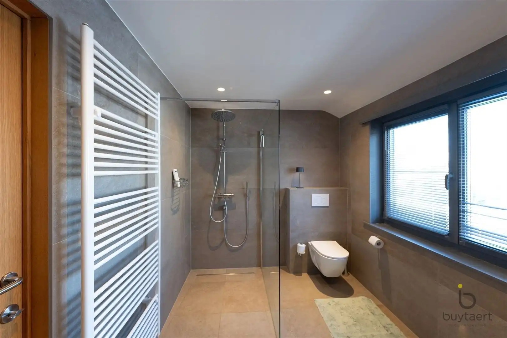 Villa met praktijk of  kangoeroewoning en Zuid - West tuin. foto 32