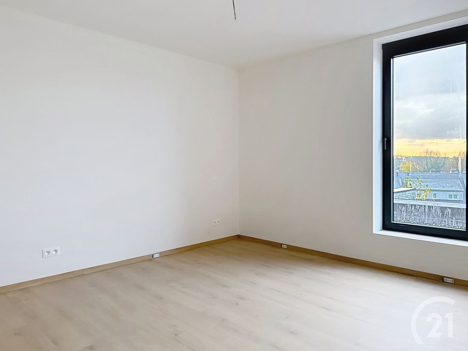 Prachtige nieuwbouwwoning in heel rustige straat te koop! foto 9
