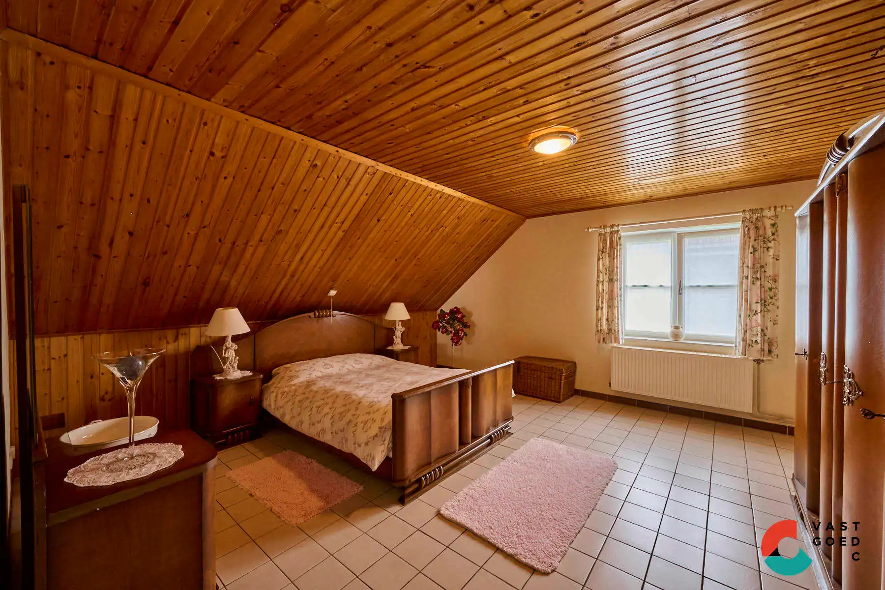 Ruime gezinswoning omringd door groen op een perceel met vrij uitzicht foto 18