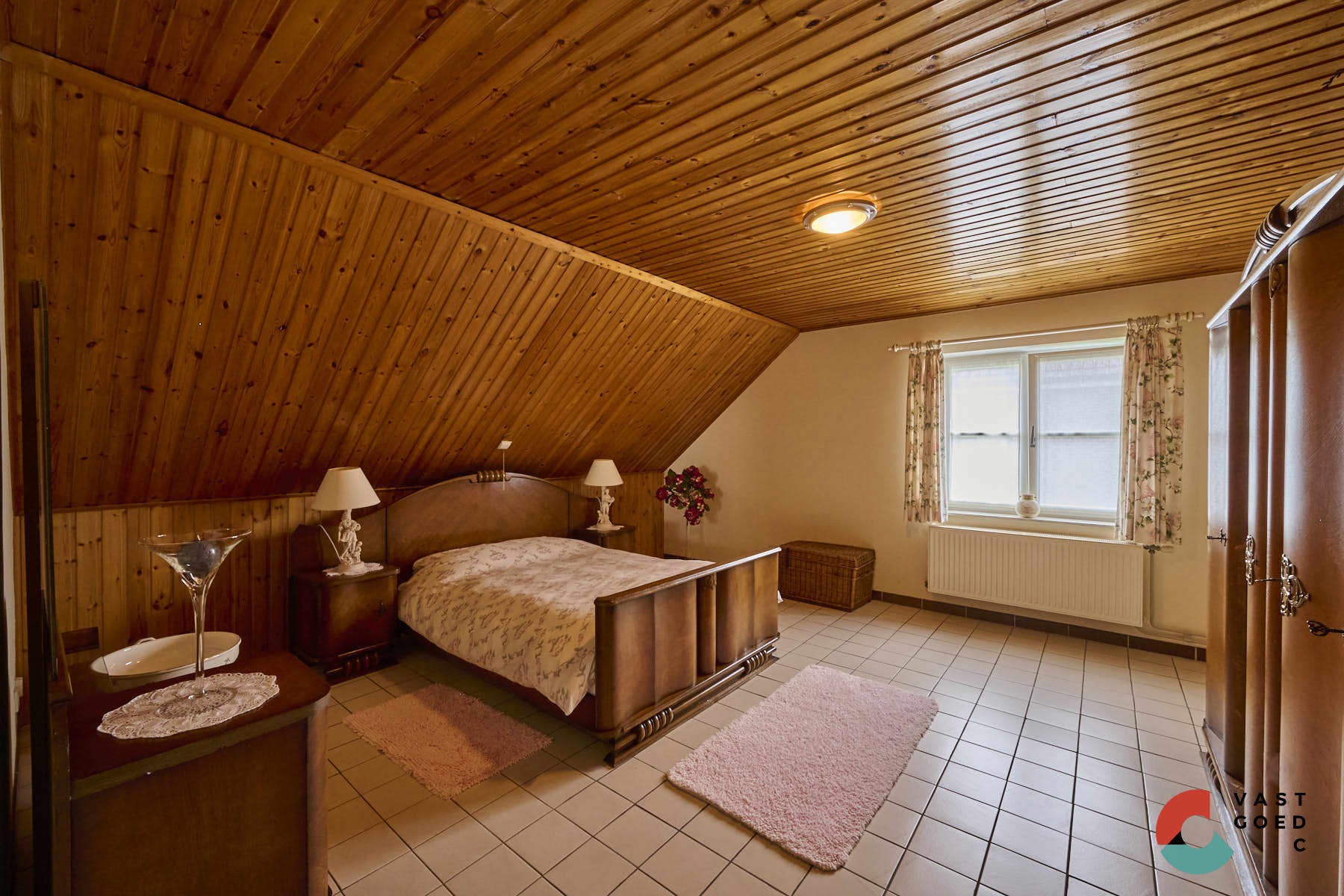 Ruime gezinswoning omringd door groen op een perceel met vrij uitzicht foto 18