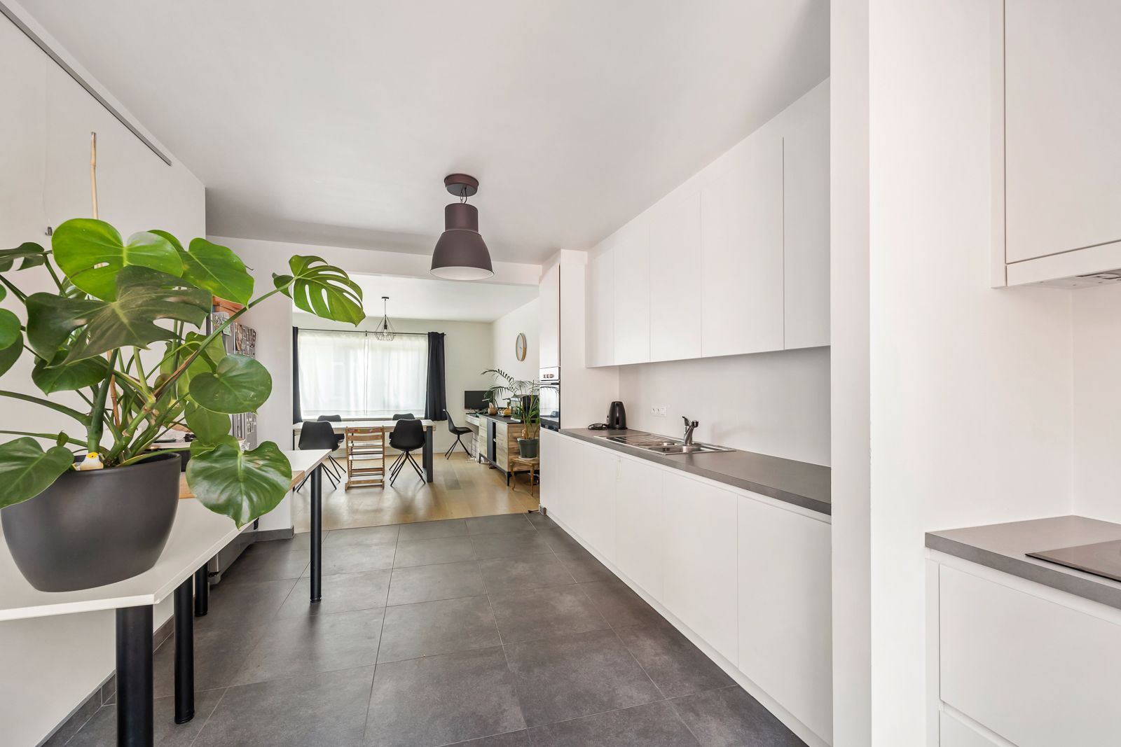 Trendy en ruim appartement met autostaanplaats en tuin in hartje Kapellen! foto 8