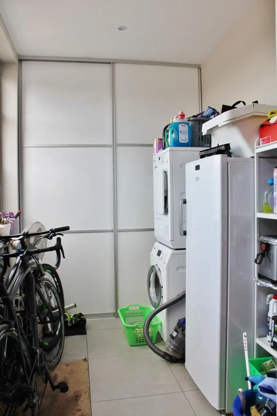 Gezellige rijwoning met koer en ruim zonneterras in centrum Ieper foto 10
