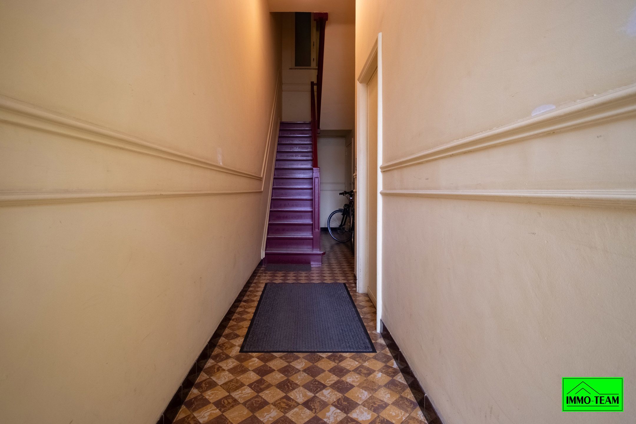 Opbrengsteigendom met 2 appartementen en autostaanplaatsen foto 2