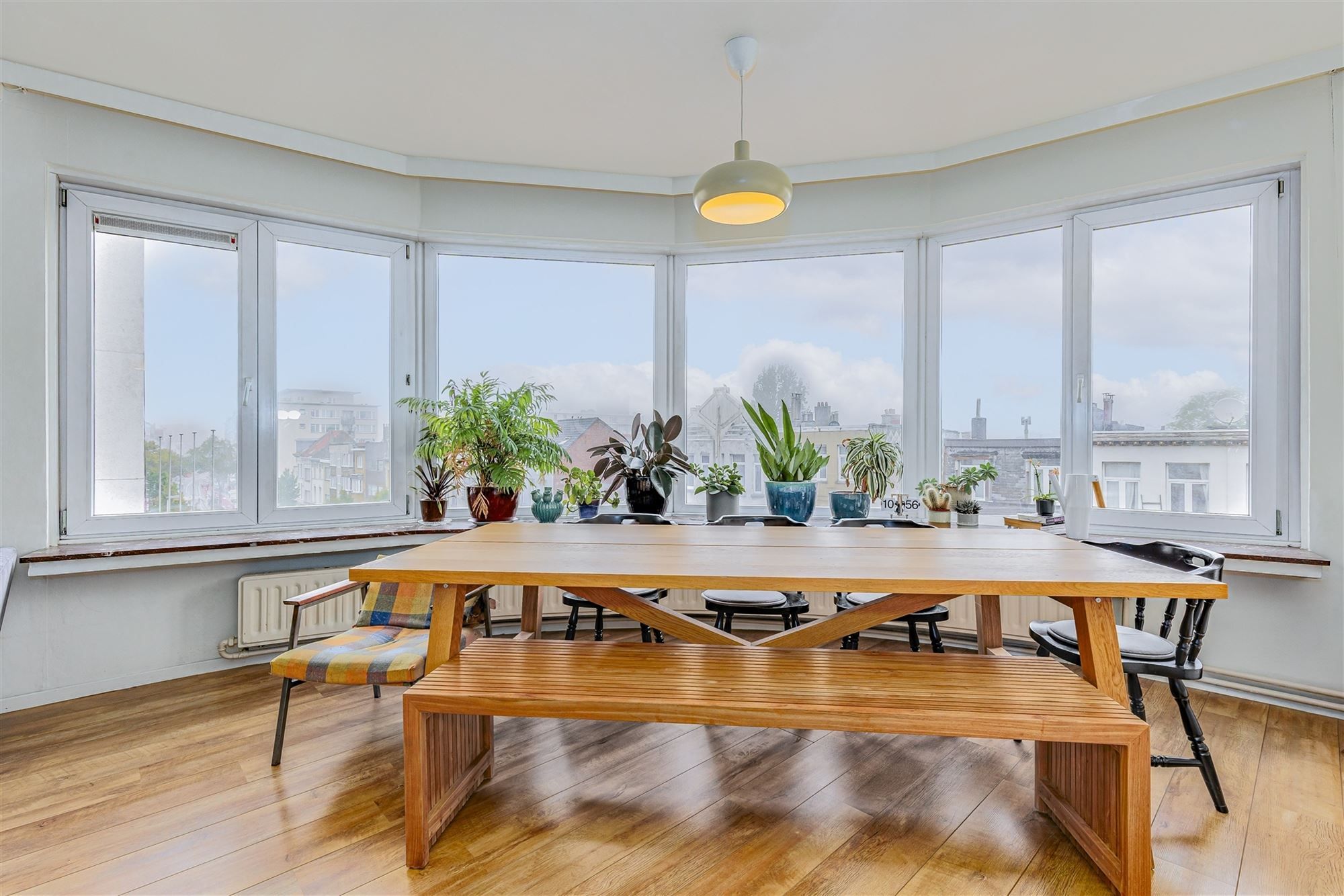 Instapklaar appt met zonovergoten living en 2 slk foto 3