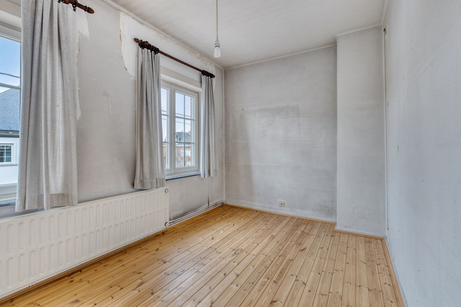 ZEER CHARMANTE WONING MET 4 SLAAPKAMERS, TUIN EN GARAGE TE DIEST! foto 18