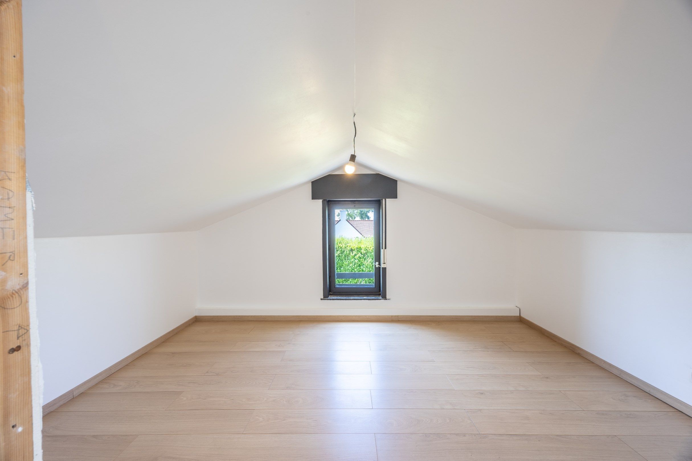 GERENOVEERDE HALFOPEN WONING OP LANDELIJKE TOPLOCATIE  foto 13
