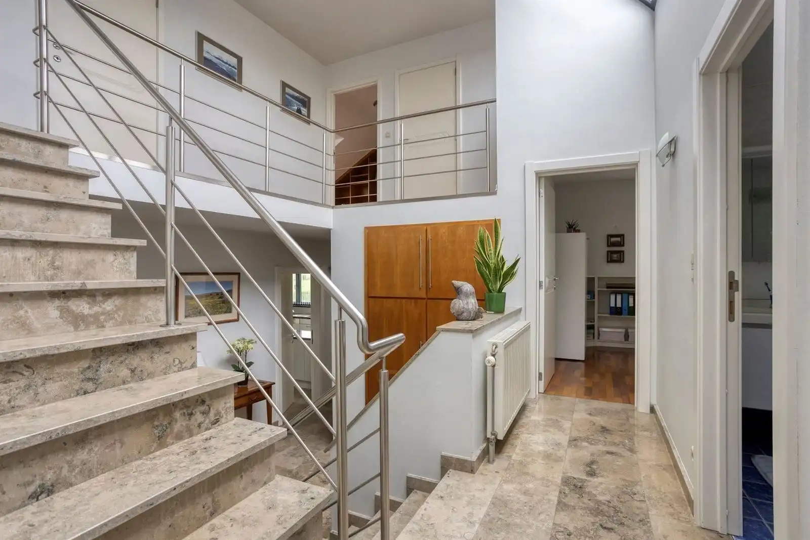 Commerciele ruimte met parking ,woning 5 slaapkamers en tuin  foto 14