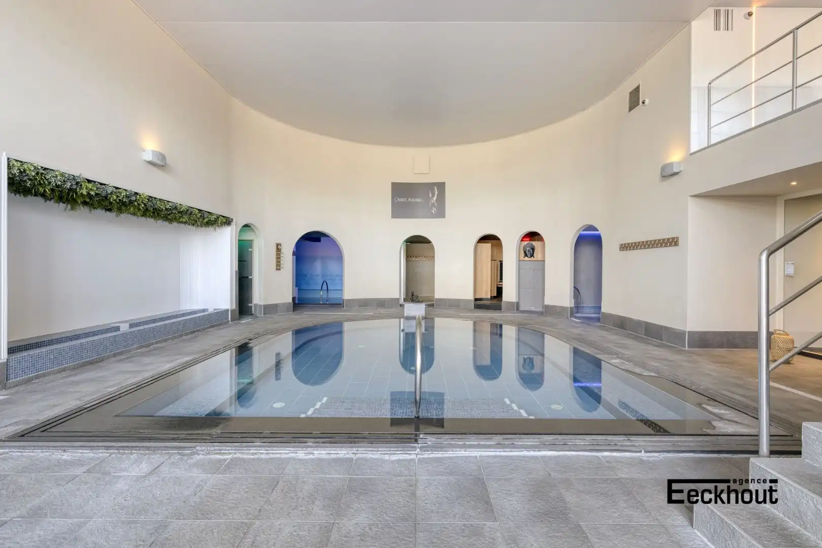 Handelscomplex op gunstige locatie foto 23