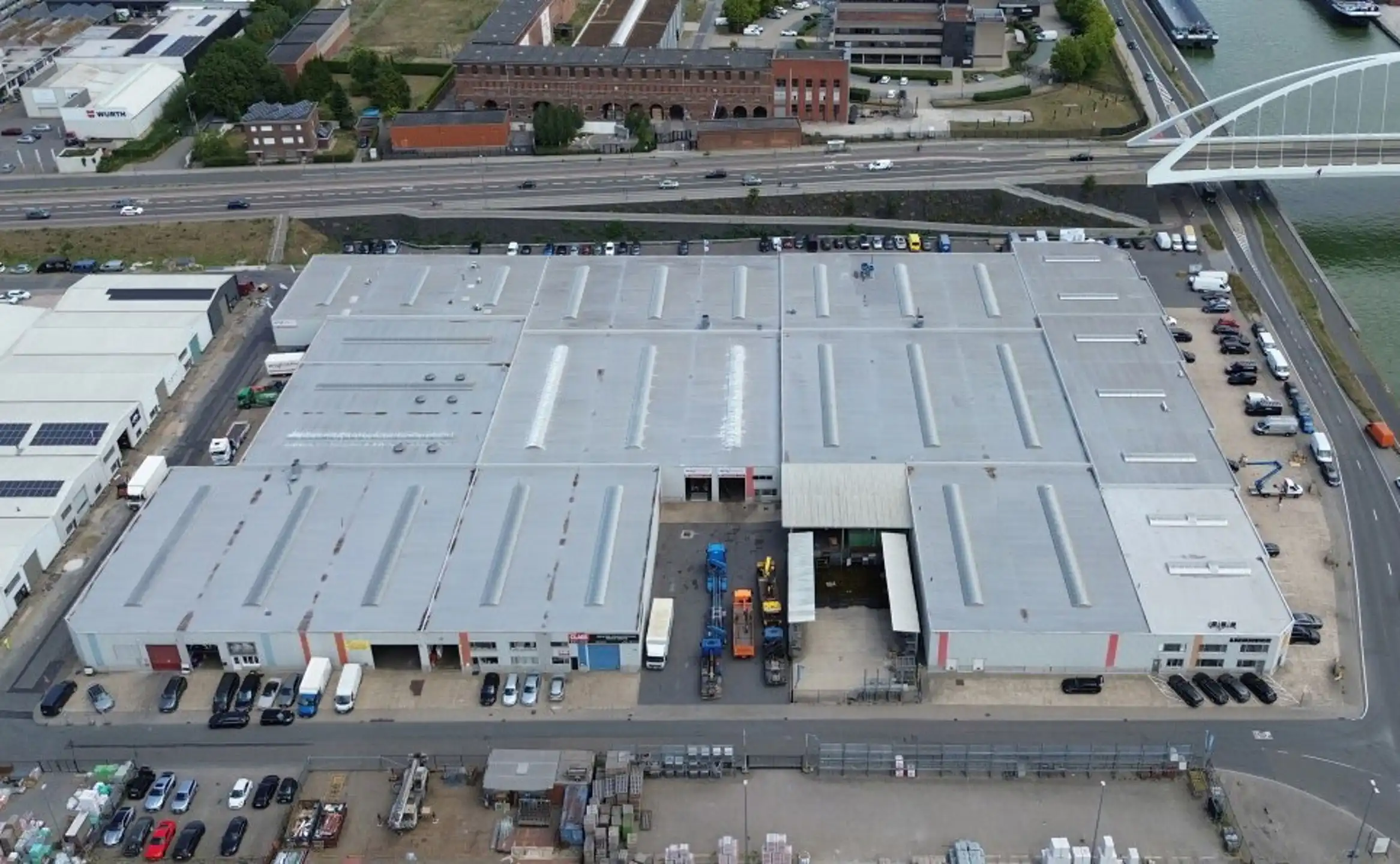 Magazijn ca.2.700m² met los- en laadzone te Merksem. foto 16